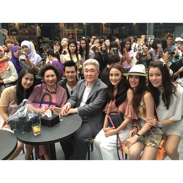 งานเปิดร้าน Varano ของ ไก่ วรายุฑ งานเปิดร้าน Varano ของ ไก่ วรายุฑ