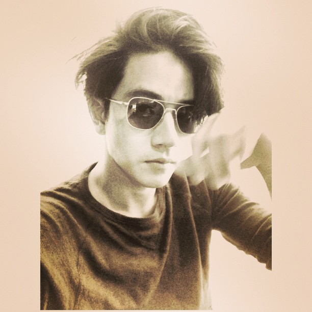 โทนี่ รากแก่น โทนี่ รากแก่น
