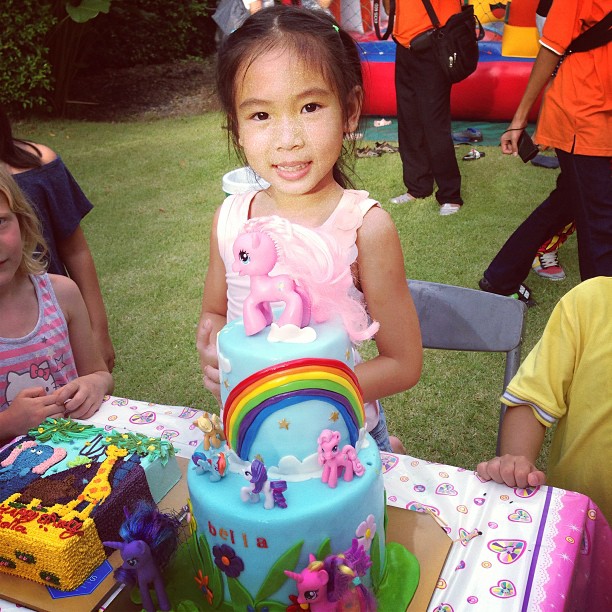 น้องเบลล่า กุญช์จารี จีระแพทย์ ลูกสาวหนิง ศรัยฉัตร ฉลองวันเกิด ครบ 6 ขวบ น้องเบลล่า กุญช์จารี จีระแพทย์ ลูกสาวหนิง ศรัยฉัตร ฉลองวันเกิด ครบ 6 ขวบ