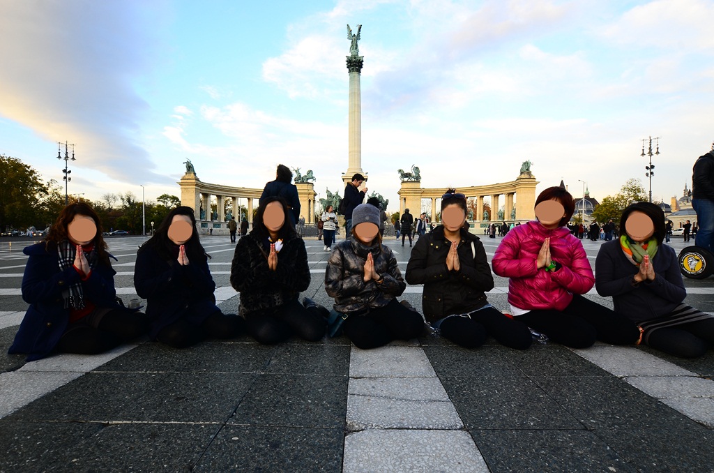 สาวออฟฟิศ 8 ชีวิต ตะลุยยุโรปด้วยงบคนละ 6 หมื่นบาท สาวออฟฟิศ 8 ชีวิต ตะลุยยุโรปด้วยงบคนละ 6 หมื่นบาท