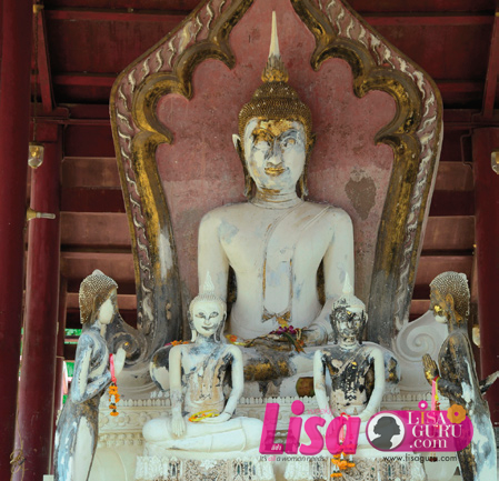 พระหน้ายิ้มกับพระหน้าบึ้ง วัดสิงห์ พระหน้ายิ้มกับพระหน้าบึ้ง วัดสิงห์