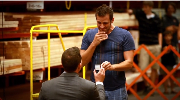 สเปนเซอร์ สเทราต์ และ ดัสติน รีเซอร์ คู่รักร่วมเพศกับวิธีการขอแต่งงานสุดเซอร์ไพรส์ สเปนเซอร์ สเทราต์ และ ดัสติน รีเซอร์ คู่รักร่วมเพศกับวิธีการขอแต่งงานสุดเซอร์ไพรส์