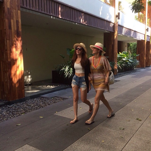 เอมมี่ มรกต เอมมี่ มรกต