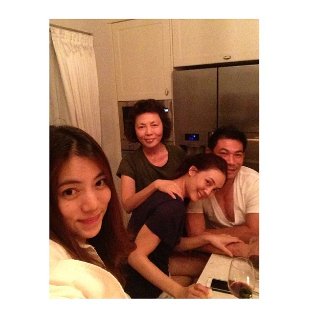 เจนี่ เอ๋ โชว์หวาน ดูภาพสมัยเด็กของเจนี่ พร้อมครอบครัวอบอุ่น เจนี่ เอ๋ โชว์หวาน ดูภาพสมัยเด็กของเจนี่ พร้อมครอบครัวอบอุ่น