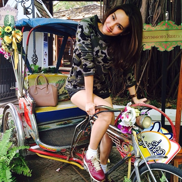 ญาญ่าหญิง พาแม่น้อย โพธิ์งาม แอ่วเหนือ ทำบุญรับปีใหม่ ญาญ่าหญิง พาแม่น้อย โพธิ์งาม แอ่วเหนือ ทำบุญรับปีใหม่