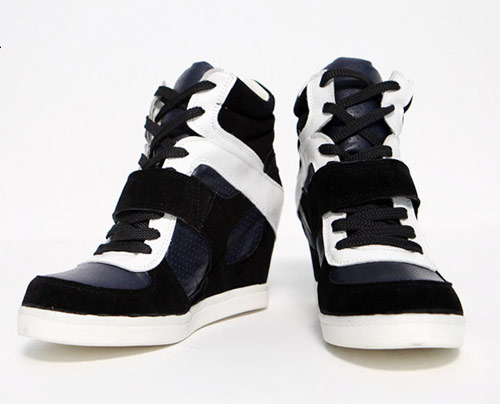 รองเท้าผ้าใบส้นตึก