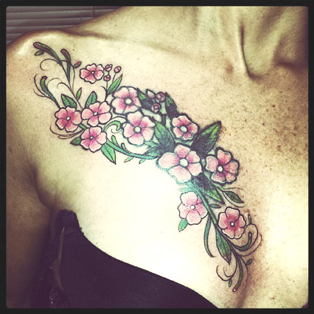 สักหน้าอกสวยๆ