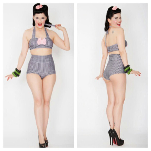 ชุดว่ายน้ำเอวสูง