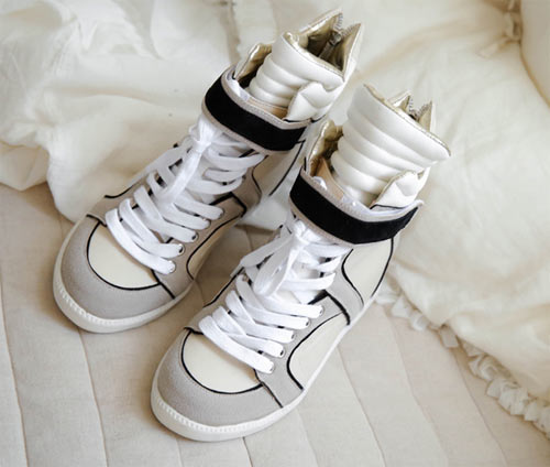 รองเท้าผ้าใบส้นตึก