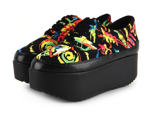 รองเท้าผ้าใบส้นตึก