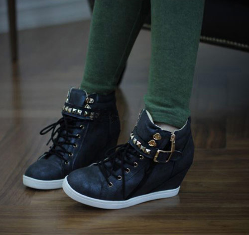 รองเท้าผ้าใบส้นตึก