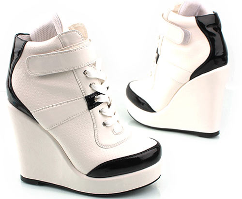 รองเท้าผ้าใบส้นตึก