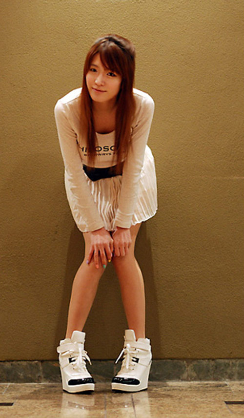 รองเท้าผ้าใบส้นตึก