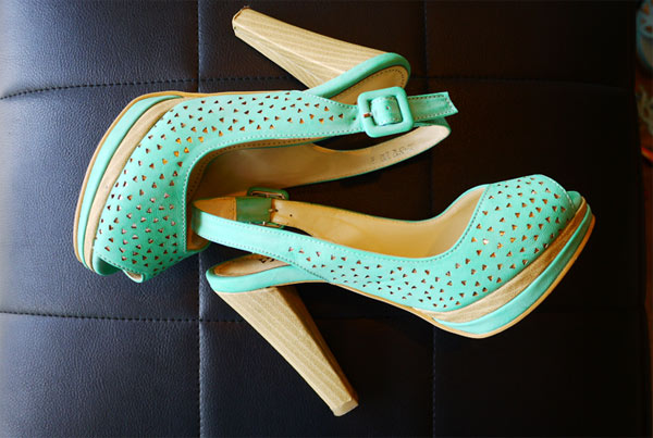 รองเท้าหนังผู้หญิง