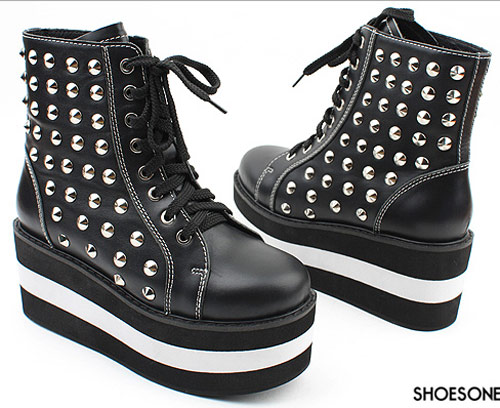 รองเท้าผ้าใบส้นตึก