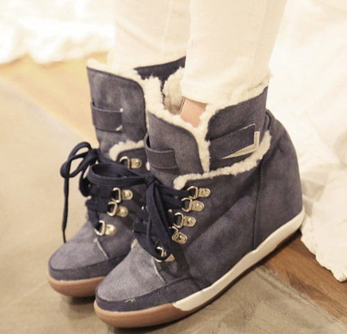 รองเท้าผ้าใบส้นตึก