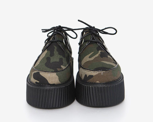 รองเท้าผ้าใบส้นตึก