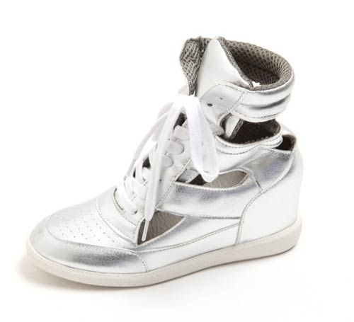 รองเท้าผ้าใบส้นตึก