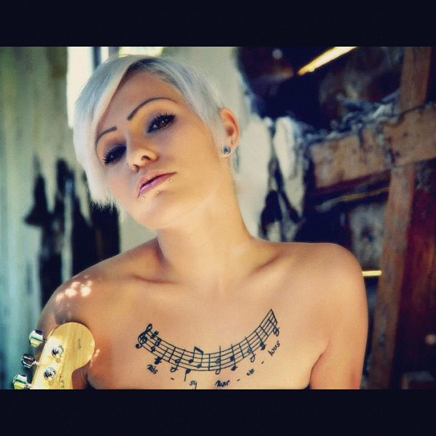 สักหน้าอกสวยๆ