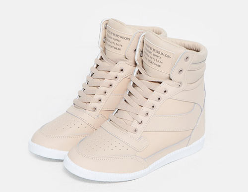 รองเท้าผ้าใบส้นตึก