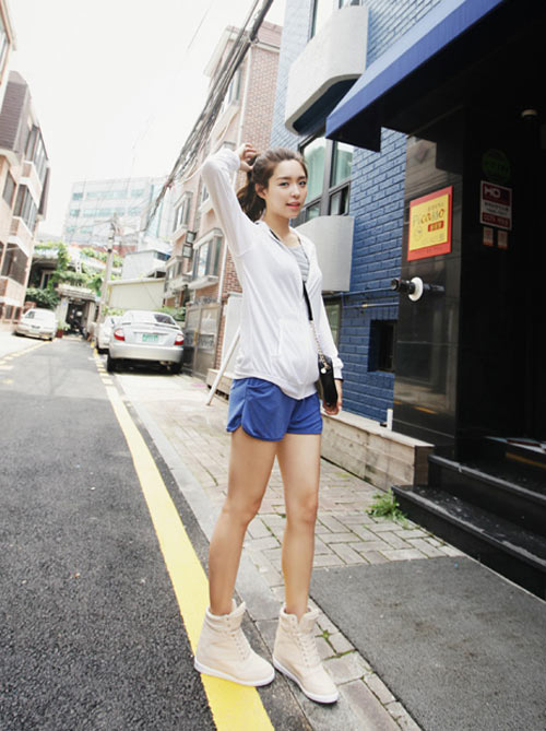 รองเท้าผ้าใบส้นตึก