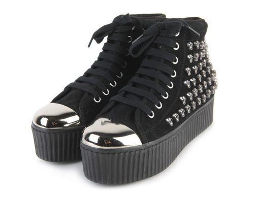 รองเท้าผ้าใบส้นตึก