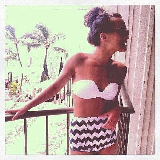 ชุดว่ายน้ำเอวสูง