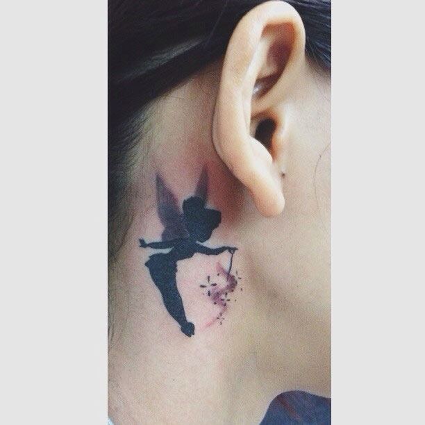 รอยสักหลังหู