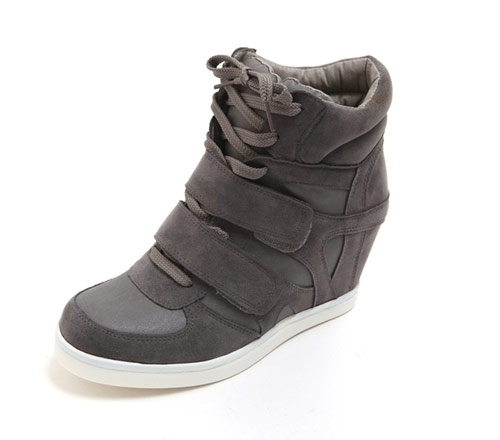 รองเท้าผ้าใบส้นตึก