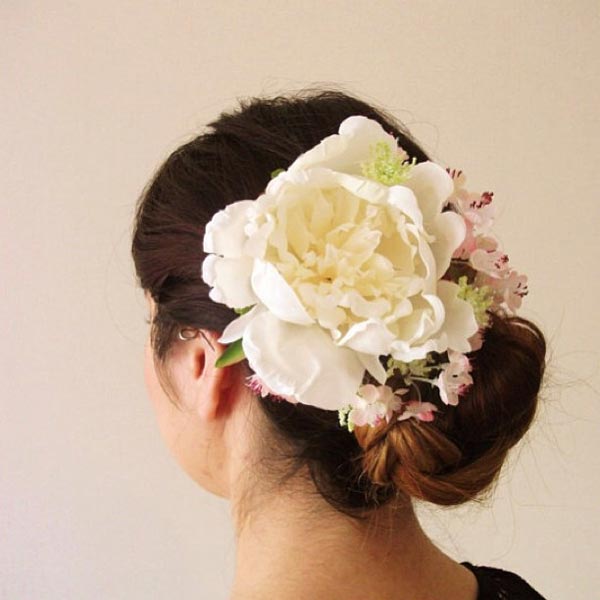 แบบผมเปียที่มีดอกไม้แซม