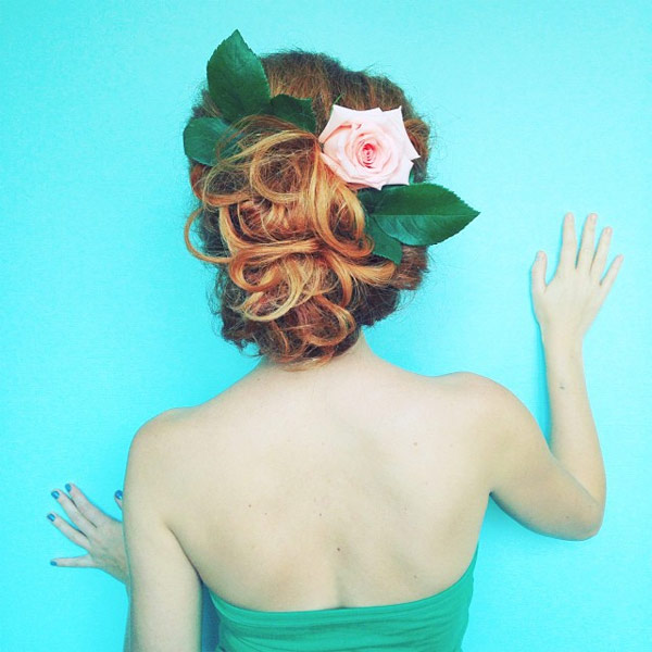 แบบผมเปียที่มีดอกไม้แซม