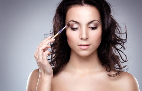 วิธีแต่งหน้าแก้ไขร่องตาลึก