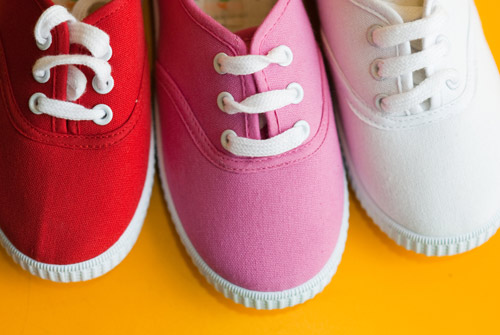 รองเท้าผ้าใบผู้หญิงยี่ห้อไหนดี รองเท้าผ้าใบผู้หญิงยี่ห้อไหนดี