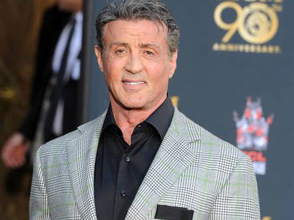 35 อาชีพไม่ธรรมดาของดาราสู้ชีวิต เผยเส้นทางก่อนเป็นดาวเด่นฮอลลีวูด 35 อาชีพไม่ธรรมดาของดาราสู้ชีวิต เผยเส้นทางก่อนเป็นดาวเด่นฮอลลีวูด