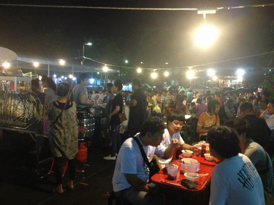 ตลาดนัดรถไฟ ศรีนครินทร์ ตลาดนัดรถไฟ ศรีนครินทร์