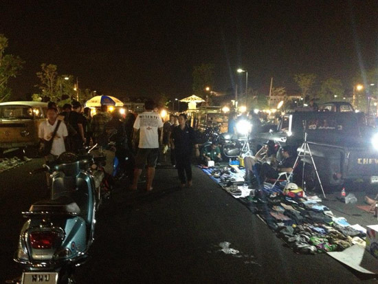 ตลาดนัดรถไฟ ศรีนครินทร์ ตลาดนัดรถไฟ ศรีนครินทร์