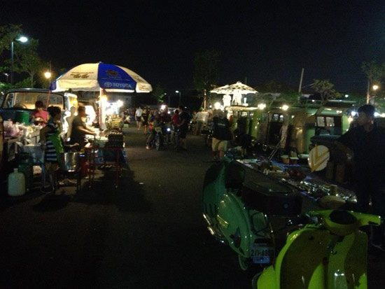 ตลาดนัดรถไฟ ศรีนครินทร์ ตลาดนัดรถไฟ ศรีนครินทร์