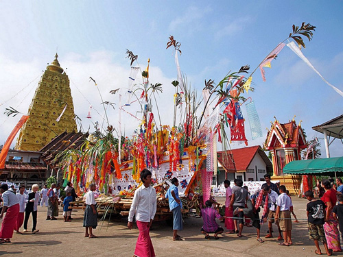ลอยเรือสะเดาะเคราะห์ชาวมอญ ลอยเรือสะเดาะเคราะห์ชาวมอญ
