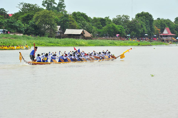 แข่งขันเรือยาวประเพณี ชิงถ้วยพระราชทาน แข่งขันเรือยาวประเพณี ชิงถ้วยพระราชทาน