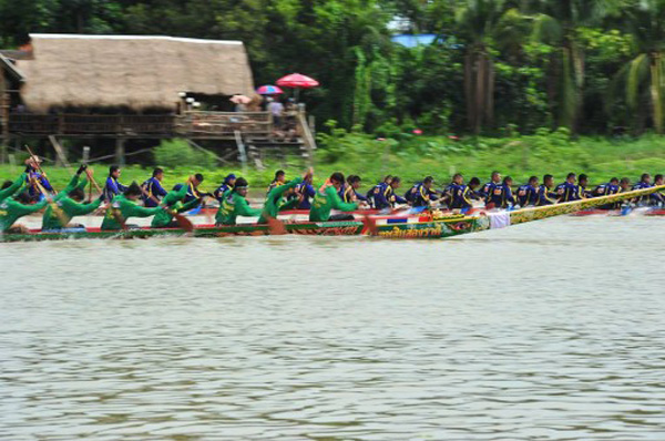 แข่งขันเรือยาวประเพณี ชิงถ้วยพระราชทาน แข่งขันเรือยาวประเพณี ชิงถ้วยพระราชทาน
