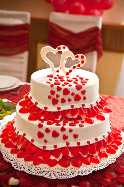 red cakewedding red cakewedding