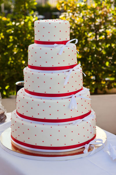 red cakewedding red cakewedding