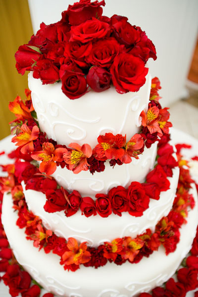 red cakewedding red cakewedding