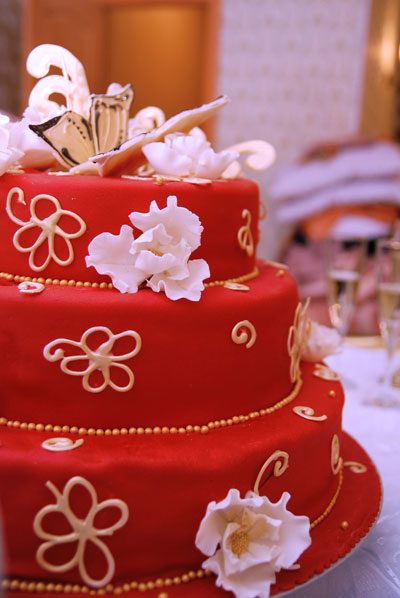 red cakewedding red cakewedding