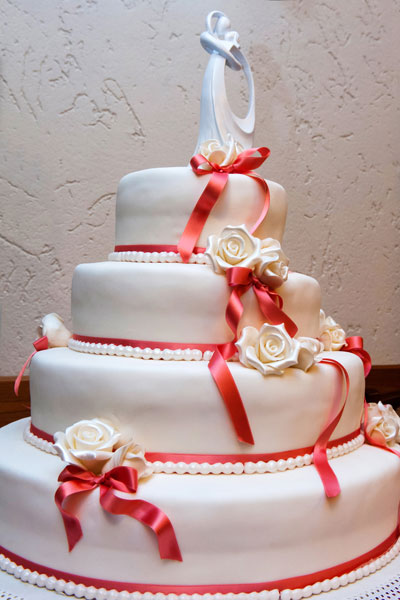 red cakewedding red cakewedding