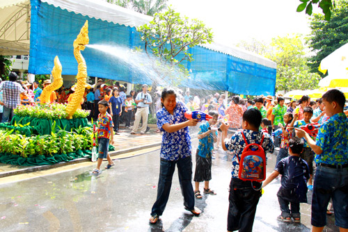 ประเพณีมหาสงกรานต์กรุงเทพมหานคร ประจำปี 2557 ประเพณีมหาสงกรานต์กรุงเทพมหานคร ประจำปี 2557