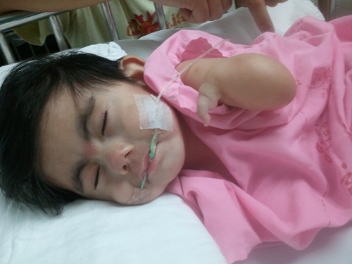 น้องโมเน่ต์ หนูน้อยแขนพิการ 2 ข้าง