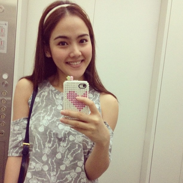 จอย ชลธิชา นวมสุคนธ์ กับบท หนูรัชนก นางร้ายสุดแบ๊ว ในแรงเงา