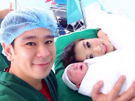 เอิร์น จิรวรรณ คลอดลูกคนแรก เอิร์น จิรวรรณ คลอดลูกคนแรก