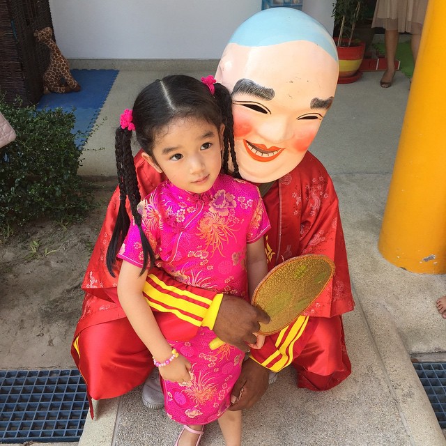 ลูกดาราแต่งตัวต้อนรับ วันตรุษจีน ลูกดาราแต่งตัวต้อนรับ วันตรุษจีน